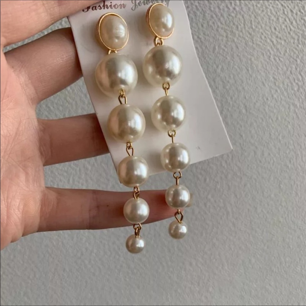 Trend stimulations pearl long earrings